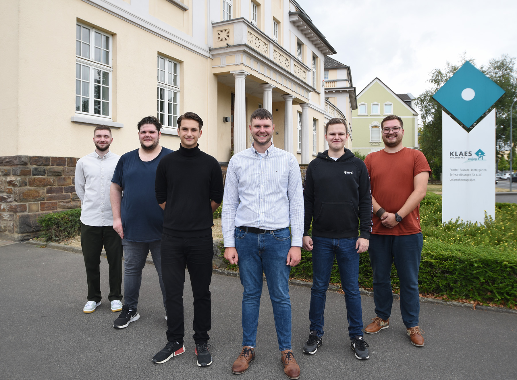Our 6 apprentices start today in their desired professions!